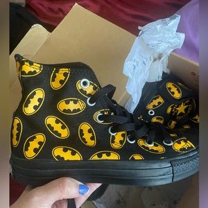 Batman converse new size 4.5 men 6.5 women!